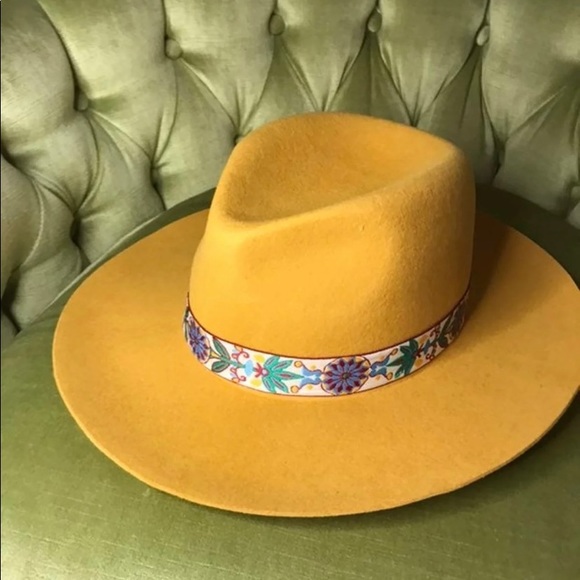 Olive and Pique Accessories - Beautiful Olive and Pique Hat